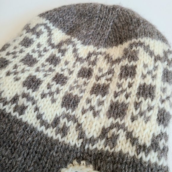100% wool knitted girls hat with fleece lining. - Picture 2 of 4